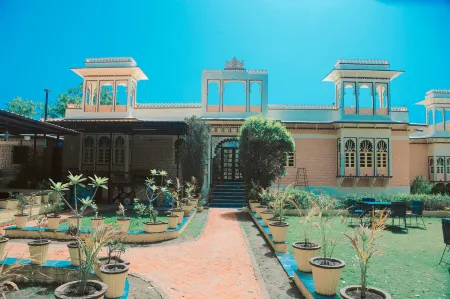 Ranakpur Hill Resort Отели рядом с достопримечательностью «Sri Sonana Khetlaji Navi Dham»