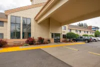 Days Inn by Wyndham Coeur d'Alene Các khách sạn gần George Gee Kia