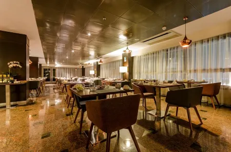 Eurostars Andorra Отели рядом с достопримечательностью «Plaça de la Rotonda»