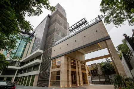 The Pristine Hotel Отели рядом с достопримечательностью «Moti Jheel»