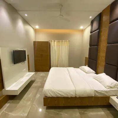 Hotel the Retro Regency โรงแรมใกล้Ludhiana Jn