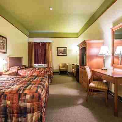 Econo Lodge Inn & Suites Rooms