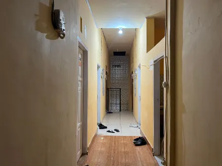 OYO 93412 Kost Irma Syariah Near Uptd Smp Negeri 8 Parepare Отели в г. Bacukiki