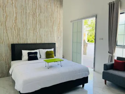 Urbanview Hotel Nimara Ngawi by RedDoorz Hoteller i Margomulyo