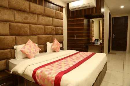 Hotel Kush Ganga - 50 Meter from Har ki Pauri, Haridwar Отели в г. Хардвар