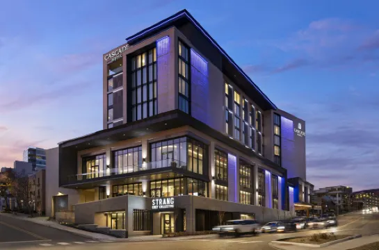 โรงแรม Cascade, กรุงเก้าซัสซิตี้, โรงแรมความยินดีของพอร์ทโฟลิโอ