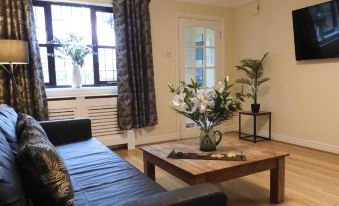 Lion House Chester - Very Near Zoo Ideal for City - Sleeps up to 7 - Housity
