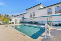 Baymont by Wyndham North Myrtle Beach - Pools