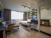 Mercure Roma Cinecittà Hotels near Capannelle Pass