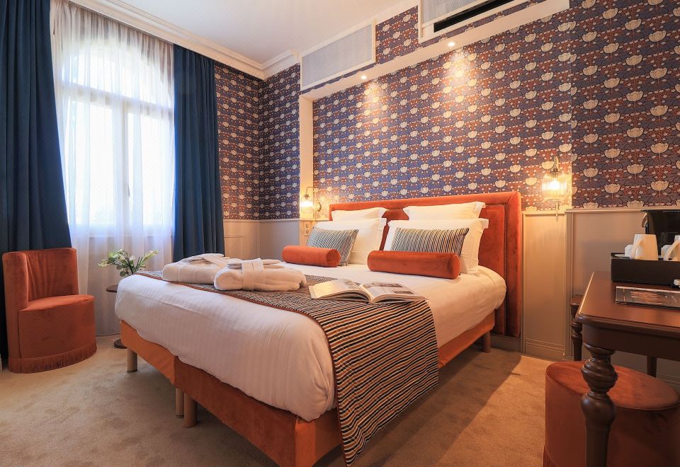 Little Palace Hotel Over view