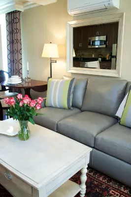 Guest House at Norwalk Inn - Homestays