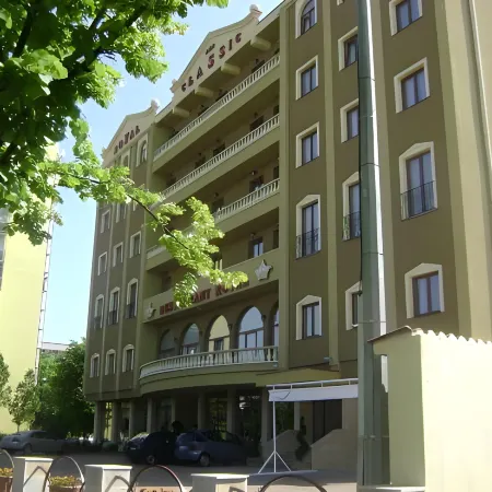 Royal Class Hotel Отели рядом с достопримечательностью «Торговый центр Cluj Iulius Mall»