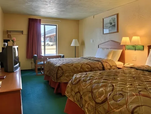 Econo Lodge Lansing - Leavenworth Hotels in Leavenworth