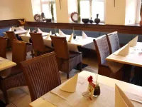 Hotel Gasthaus Zur Sonne - parking