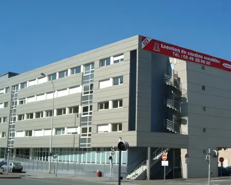 普瓦捷拉馬汀塞祖爾阿菲爾酒店 普瓦捷酒店