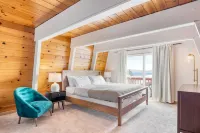 Chickadee by AvantStay Modern A-Frame Cabin