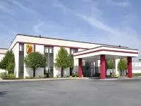 Super 8 by Wyndham Brockton