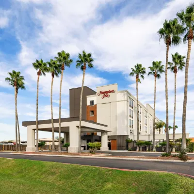 Hampton Inn Laredo Hotels near H-E-B plus!