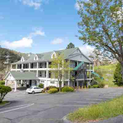 Quality Inn Yosemite Valley Gateway Hotel Exterior