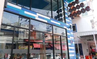 4. 더 블루 펄 카..
