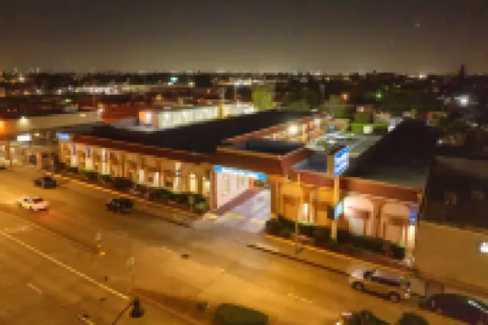 洛杉磯地區貝爾溫德姆Travelodge套房酒店