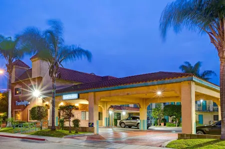 林伍德世紀Travelodge by Wyndham