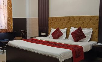 OYO 576 Hotel Silverline