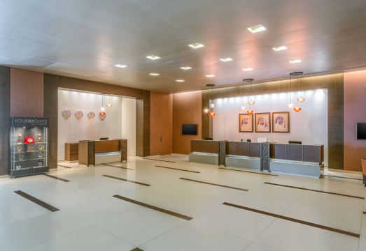 Four Points by Sheraton Al Ain의 쾌적한 레스토랑 또는 다이닝 공간