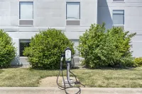 Best Western Plus Bourbonnais Hotel  Suites - parking