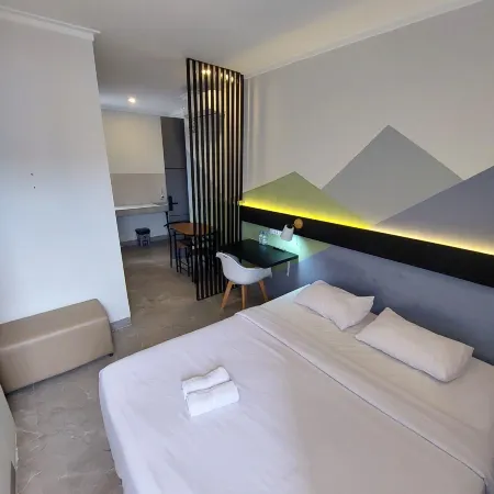 Hotel Rumah Gaharu Отели рядом со станцией Cikudapateuh Train Station