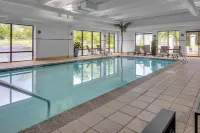 Holiday Inn & Suites SPRINGFIELD - I-44 by IHG - مسبح