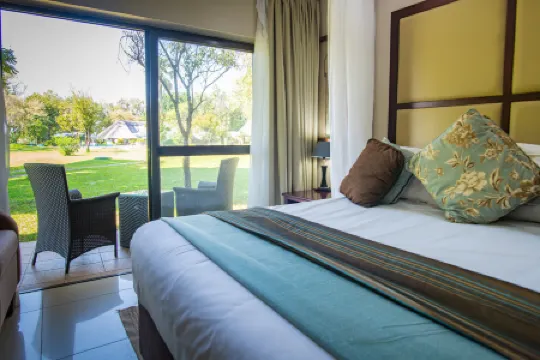 阿贊比西河小屋