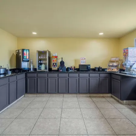 Days Inn & Suites by Wyndham Waterloo