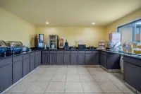 Days Inn & Suites by Wyndham Waterloo - breakfast