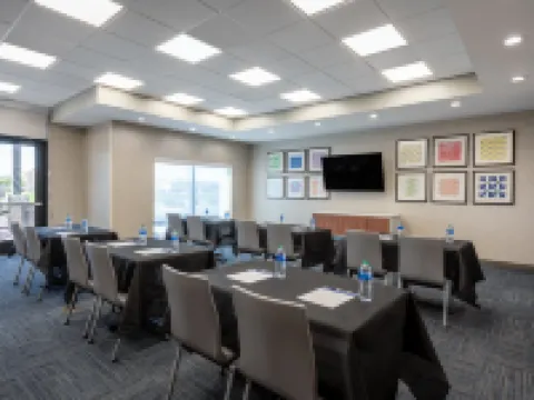 Holiday Inn Express & Suites GILBERT – MESA GATEWAY AIRPORT by IHG Hotels in Gilbert