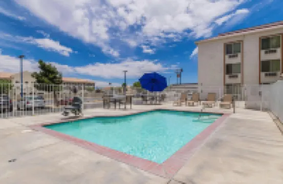 加利福尼亞希斯皮里亞 - 西大街 I-15 號 6 號汽車旅館 希斯皮里亞酒店