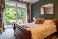 The Dundas Arms Hotels in Kintbury