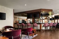 DoubleTree by Hilton Hartford - Bradley Airport - bar