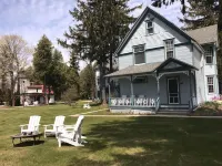 Harbor Light Inn