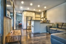 Downtown Sherby - Central, Parking, King Bed, Sleeps 3
