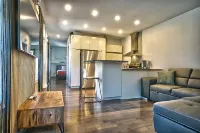 Downtown Sherby - Central, Parking, King Bed, Sleeps 3 Hotel a Sherbrooke