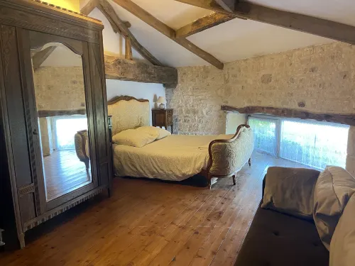 Hercules, les Constellations Hotels in Dœuil-sur-le-Mignon