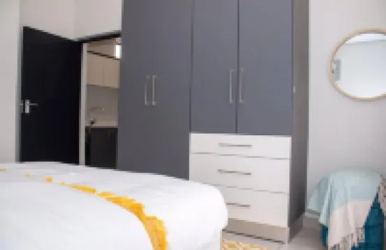 Contemporary Spacious & Comfortable Apartment