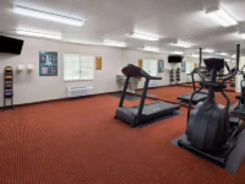 Days Inn & Suites by Wyndham Green Bay WI. Hotels in Brown County