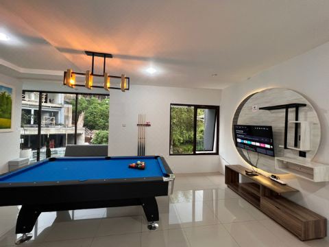 4. Villa Am..