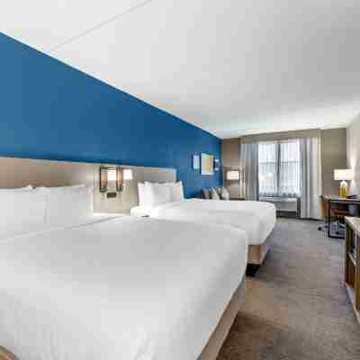 Comfort Inn & Suites Cuyahoga Falls - Akron Rooms