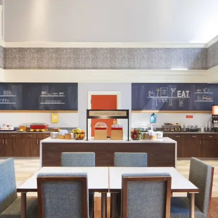 Hampton Inn & Suites Atlanta-Airport North