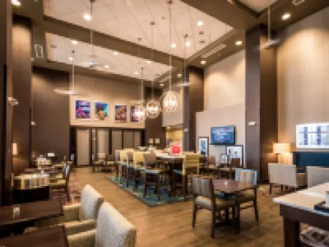 แฮมป์ตัน อินน์แอนด์สวีทส์ กัลฟ์พอร์ต ไอ-10 โรงแรมในกัลฟ์พอร์ต