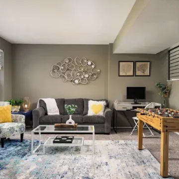 PET-FRIENDLY LUXE Mtn Retreat, Hot tub, Firepit w/EPIC views, Red Rock, Rafting