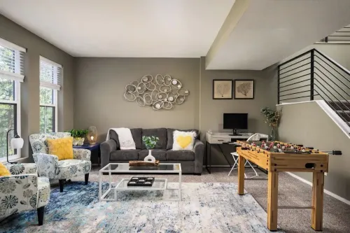 PET-FRIENDLY LUXE Mtn Retreat, Hot tub, Firepit w/EPIC views, Red Rock, Rafting